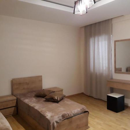2 Bedroom Apartment In Chugureti Tiflis Exterior foto